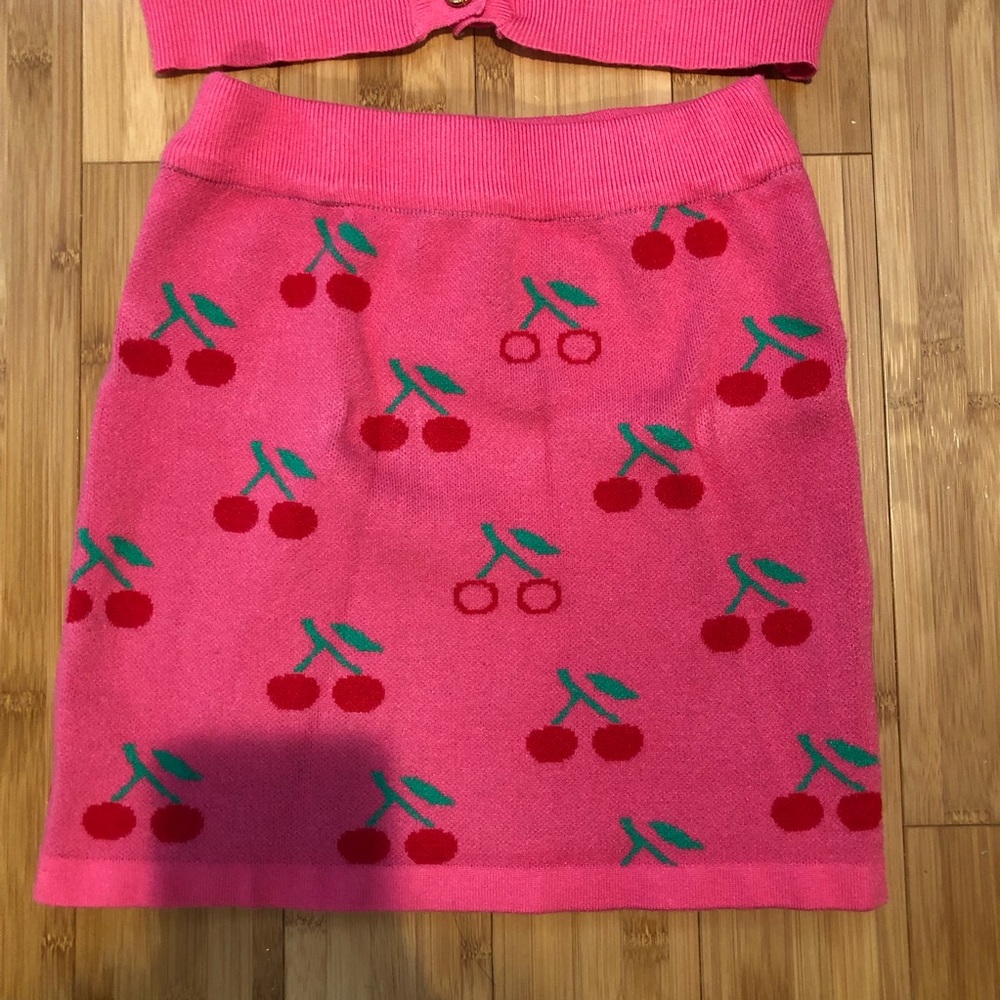 Cute cherry knit set - Picture 2 of 4